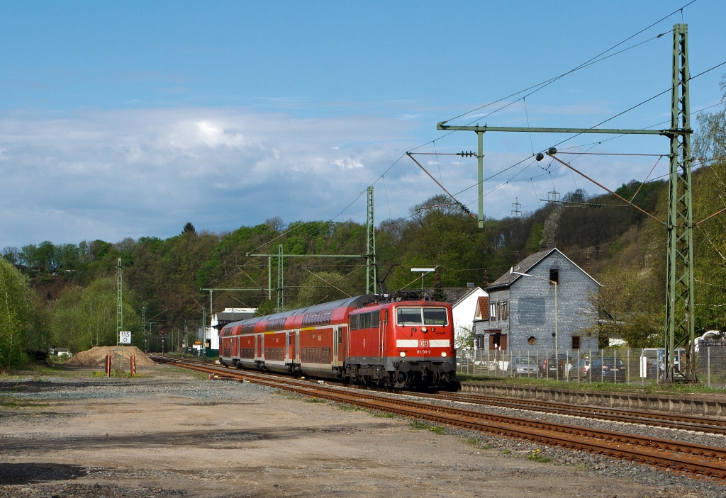 111 011-3 zieht den RE 9 (Rhein-Sieg-Express) Aachen - Kln - Siegen in Richtung Siegen vorbei,  hier am 30.04.2012 in Mudersbach.