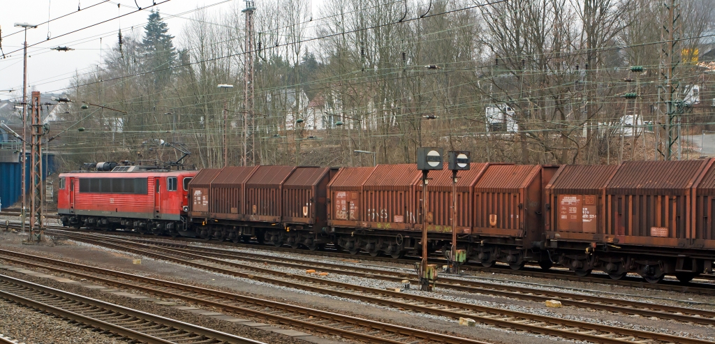 155 083-9 der DB Schencker Rail fhrt mit einem Coil-Zug am 10.03.2012 von Kreuztal in Richtung Hagen los.