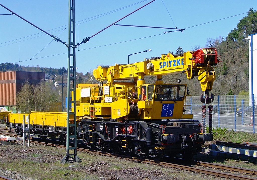 17.04.2010 am Bahnhof Wissen/Sieg steht ein Krupp 45-t-Eisenbahndrehkran der Spitzke AG.