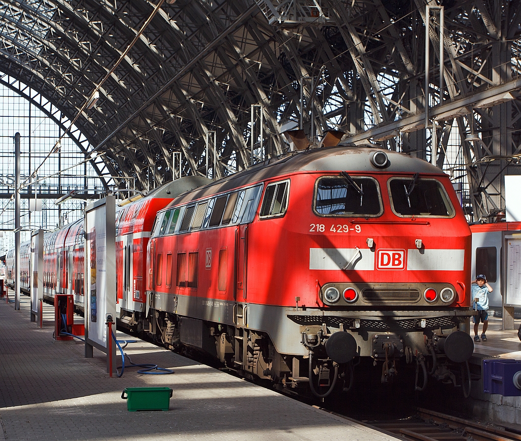 218 429-9 mit Nahverkehrszug steht am 25.05.2012 im Hbf Frankfurt/Main bereit.  
Die V160 wurde 1978 bei Krupp unter Fabriknummer 5395 gebaut.