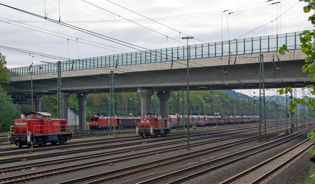 Blick auf den Rangierbahnhof Kreuztal (Siegerland) an der KBS 440 Ruhr-Sieg-Strecke am 18.05.2012. Dieser ist der in der Region verbliebene groe bergabebahnhof der DB.