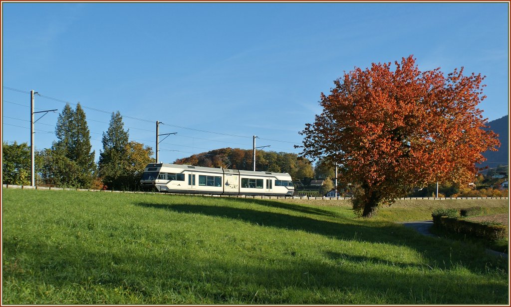 Bunter Herbst. CEV GTW unterwegs von Blonay nach Vevey und hier kurz vor  Chteau d'Hauteville  zu sehen.
29. Okt. 2011
