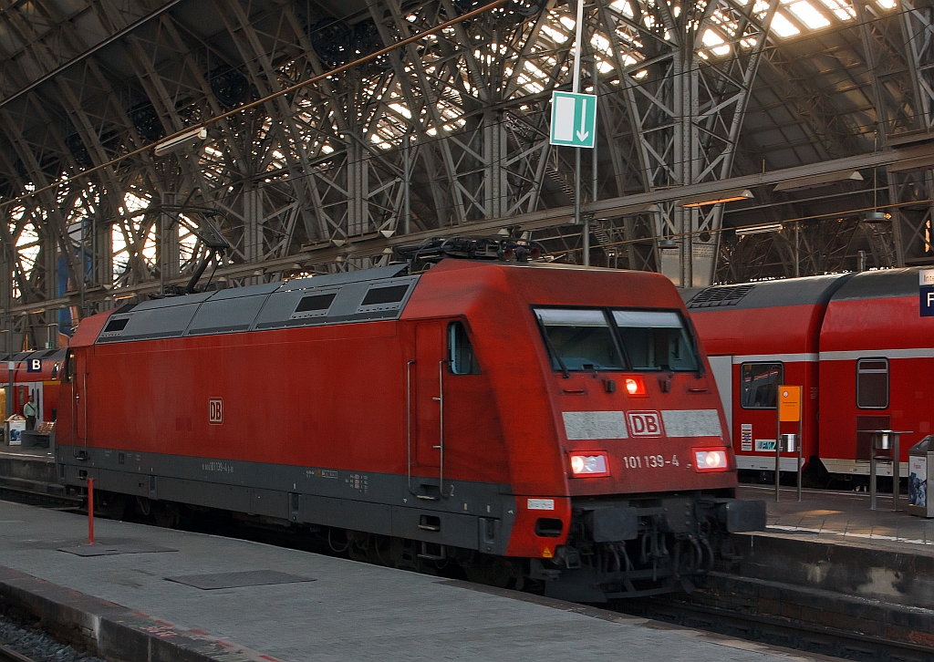 DB 101 139-4 verlsst solo am 30.09.2011 den Hbf Frankfurt/Main.