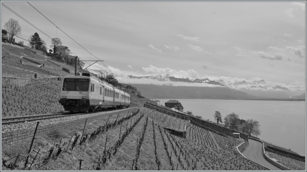 Der  Train des Vigens  hoch ber dem  kleinen  See kurz nach Chexbres. 
23.04.2012