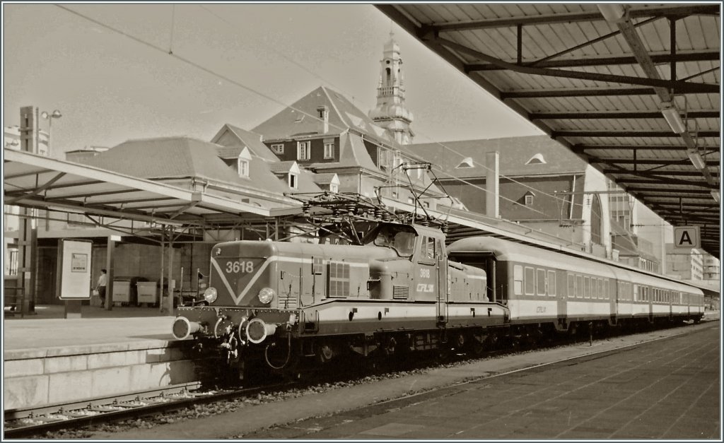 Die CFL 3618 mit einem fr die Zeit typischen Zug in Luxembourg. 
13 Mai 1998