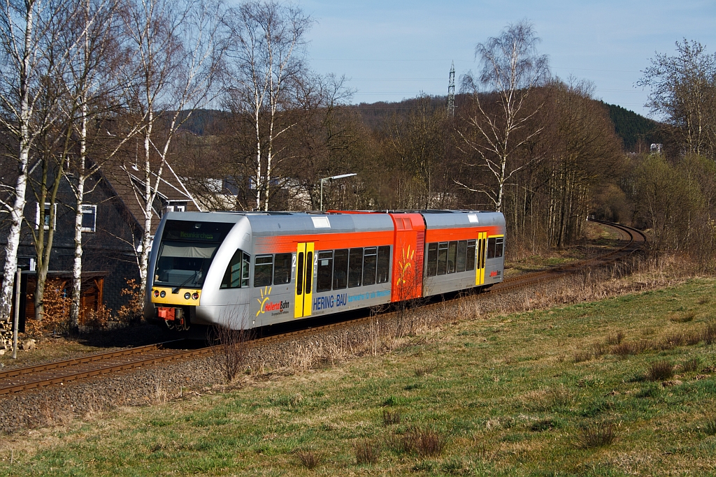 Die Hellertalbahn (mit Stadler GTW 2/6) am 24.03.2011 kurz nach dem Haltepunkt Neunkiirchen-Stuthtten fhrt Richtung Neunkirchen.