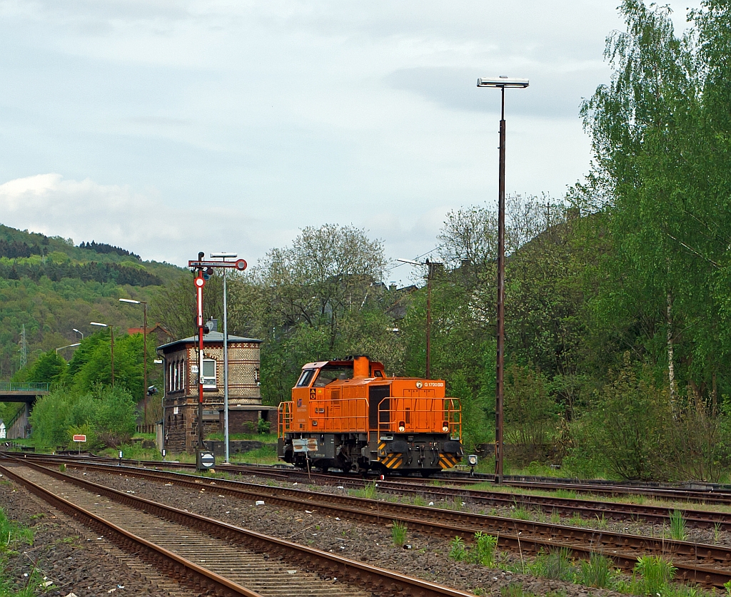 Die Lok 46 (Vossloh G 1700-2 BB) der Kreisbahn Siegen-Wittgenstein (KSW) fhrt am 08.05.2012 solo in Richtung Betzdorf, hier im Bahnhofsbereich Herdorf.