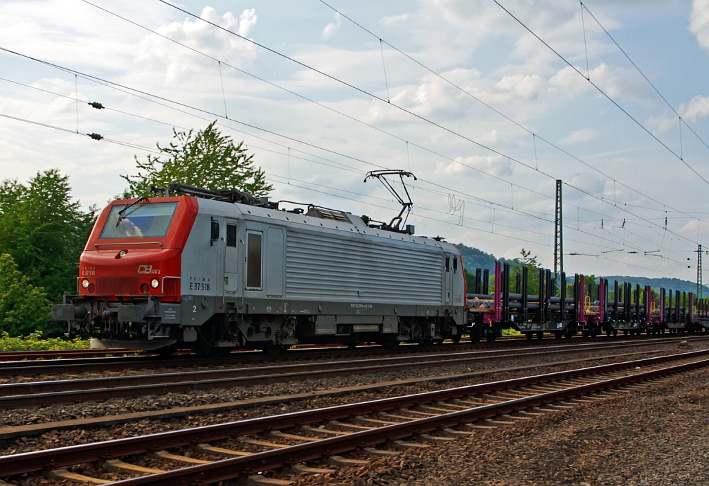 
Die PRIMA E 37518 der CB Rail (9187 0037 518-4 F-CBR) zieht einem Gterzug am 04.07.2012 bei Unkel in Richtung Sden. 