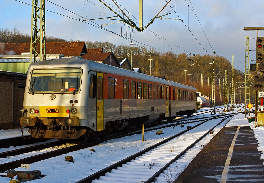Dieseltriebwagen  VT/VS 51 (BR 628.4)  Daadetalbahn  der Westerwaldbahn (WEBA) rangiert am 28.01.2013 im Bahnhof Betzdorf/Sieg, er muss halt auch mal tanken.

Der Trieb-/Steuerwagen wurden 1994 bei DWAG unter den Fabrik-Nr. 91341/91342 gebaut.