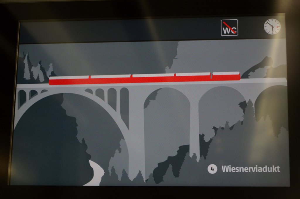 Display im Regionalzug von Filisur nach Davos mit Hinweis auf den Wiesener Viadukt. (10.08.2012)