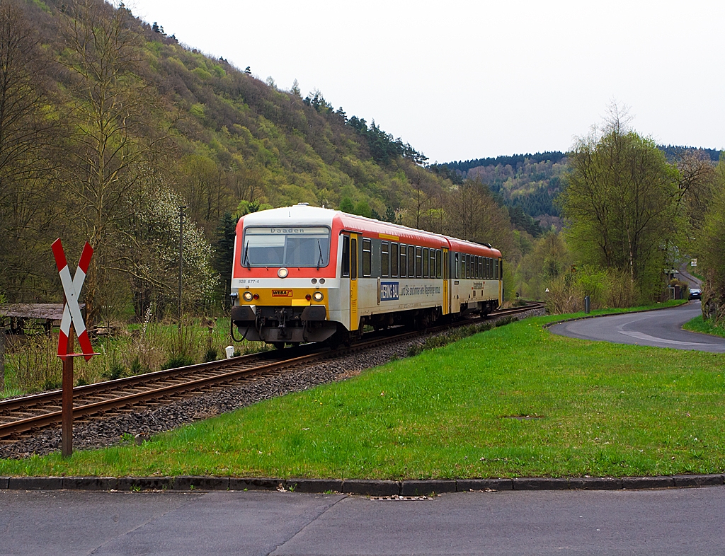 Durch das Daadetal....

Der Dieseltriebzug 928 677-4 / 628 677-7 Daadetalbahn der Westerwaldbahn (WEBA) fhrt am 30.04.2013 Richtung Betzdorf/Sieg, hier bei Alsdorf – Am Bahnhof Schutzbach.

Der ehem. Bahnhof Schutzbach ist hinten rechts noch zu erkennen.