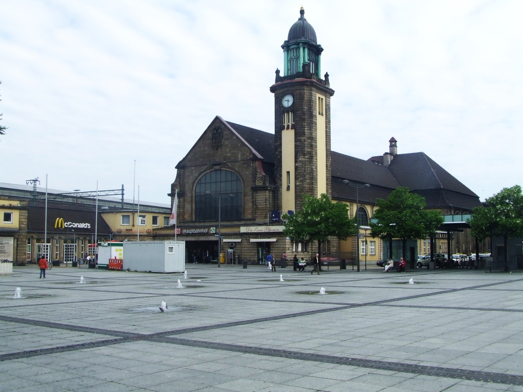 Hauptbahnhof Hagen das Bahnhfsgebude am 22.05.2008.