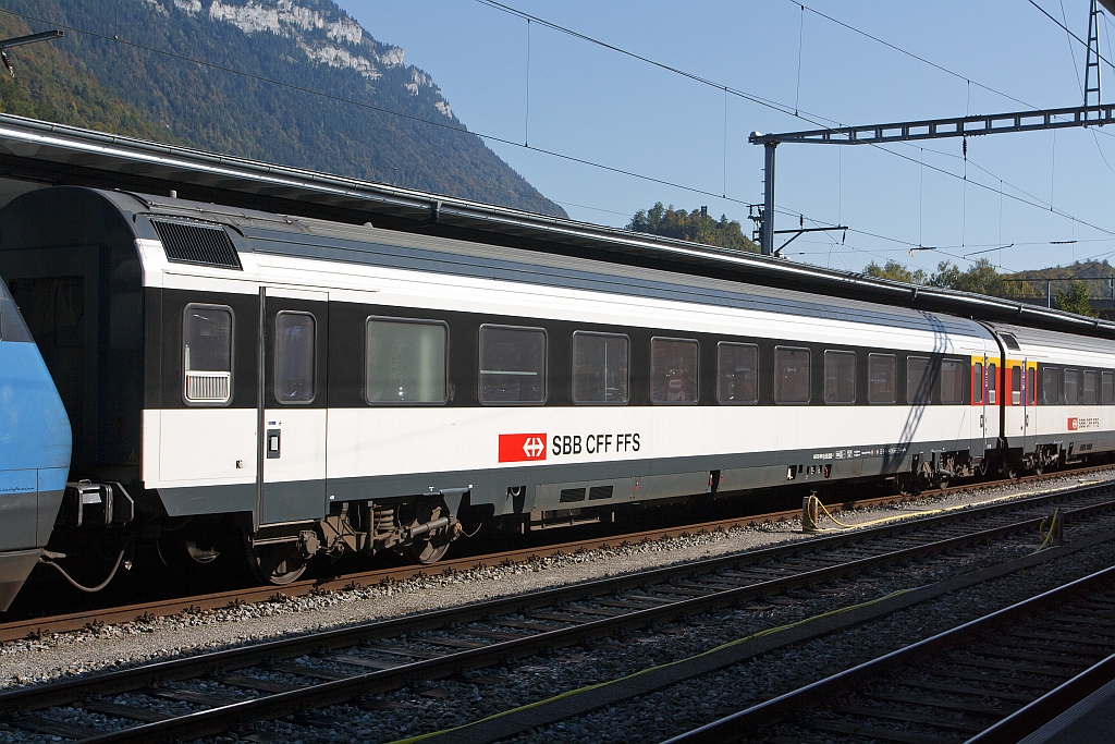 SBB 1.Klasse Wagen AS 50 85 81-95 035 am 02.10.2011 in Interlaken Ost bereit.