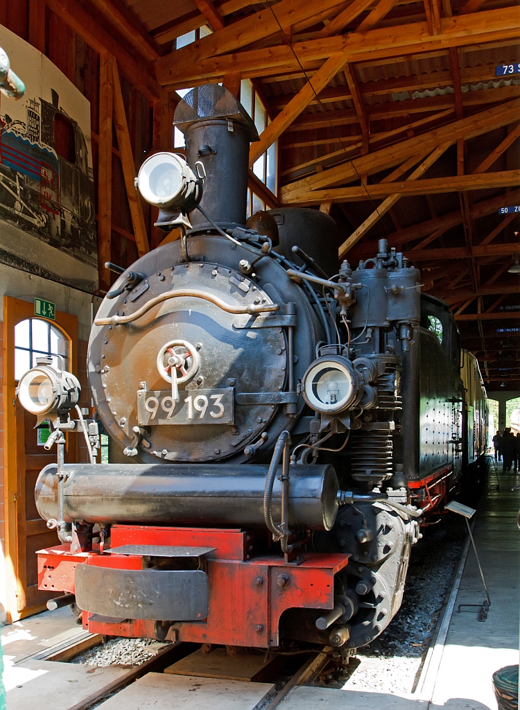 Und nun noch von vorne - Die ehemalige Tenderlokomotive DB 99 193, eine württ. Ts 5 (spätere BR 99.19) die heute der Museumsbahn Blonay–Chamby gehört, hier am 27.05.2012 im Museum Chaulin. 
