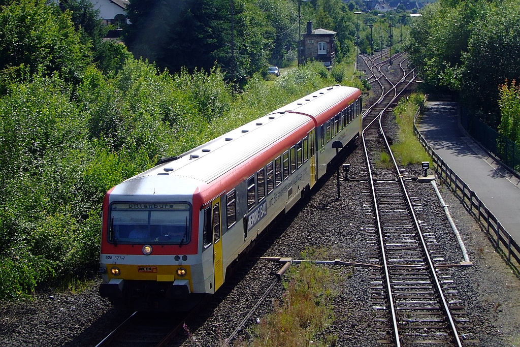 WEBA 628 677-7 fhrt am 01.08.2007 Ersatzverkehr fr die Hellertalbahn, hier in Herdorf Richtung Dillenburg.