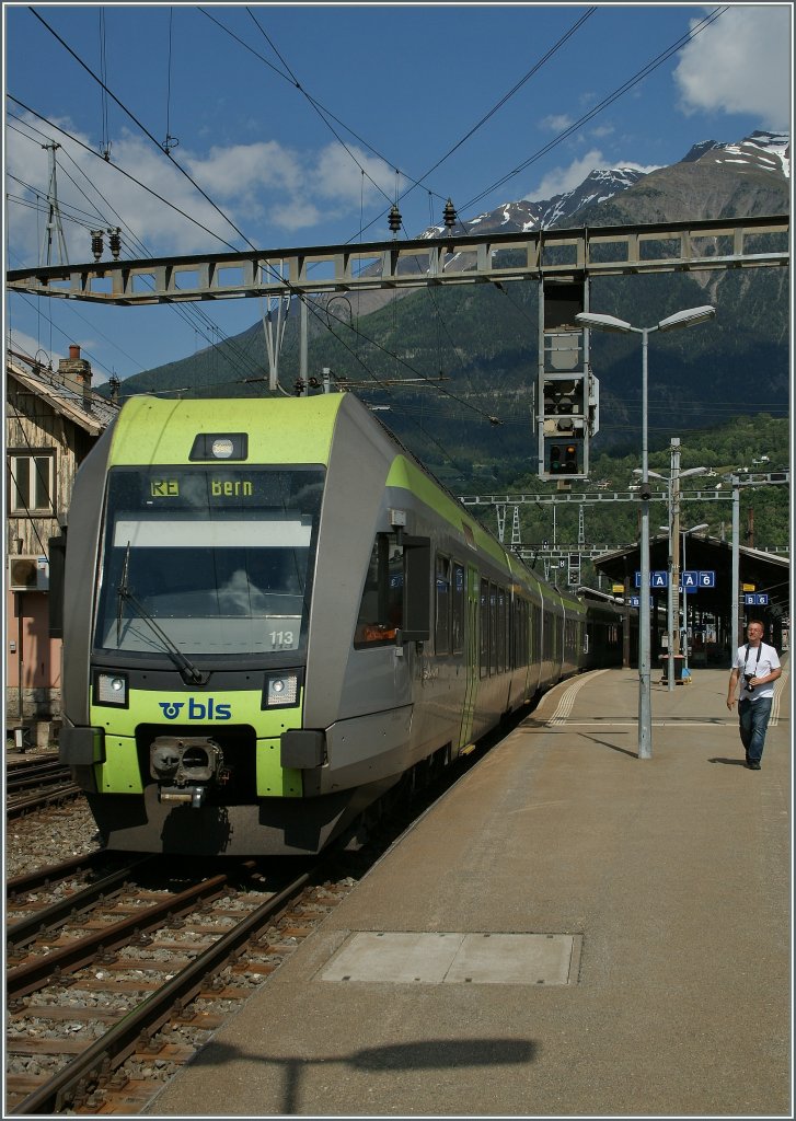 Zwei  Ltschberger  verlassen Brig Richtung Bern.
28. Mai 2012