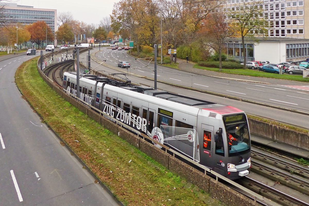 . Der Klner Straenbahnwagen N 4074 befindet sich am 20.11.2014 auf einer Testfahrt und nhert sich gerade die Haltestelle Deutzer Freiheit. (Jeanny)