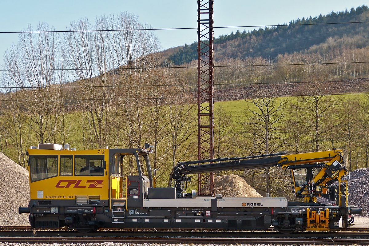 . Der ROBEL IIF 712 (99 82 9210-0L-CFLIF) stand am 12.03.2015 im Bahnhof von Ettelbrck. (Hans)