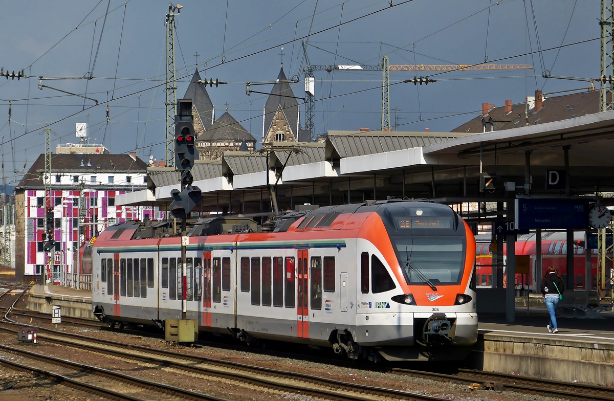 . Der VIAS Flirt N 304 erreicht am 24.03.2014 den Hauptbahnhof von Koblenz. (Hans)