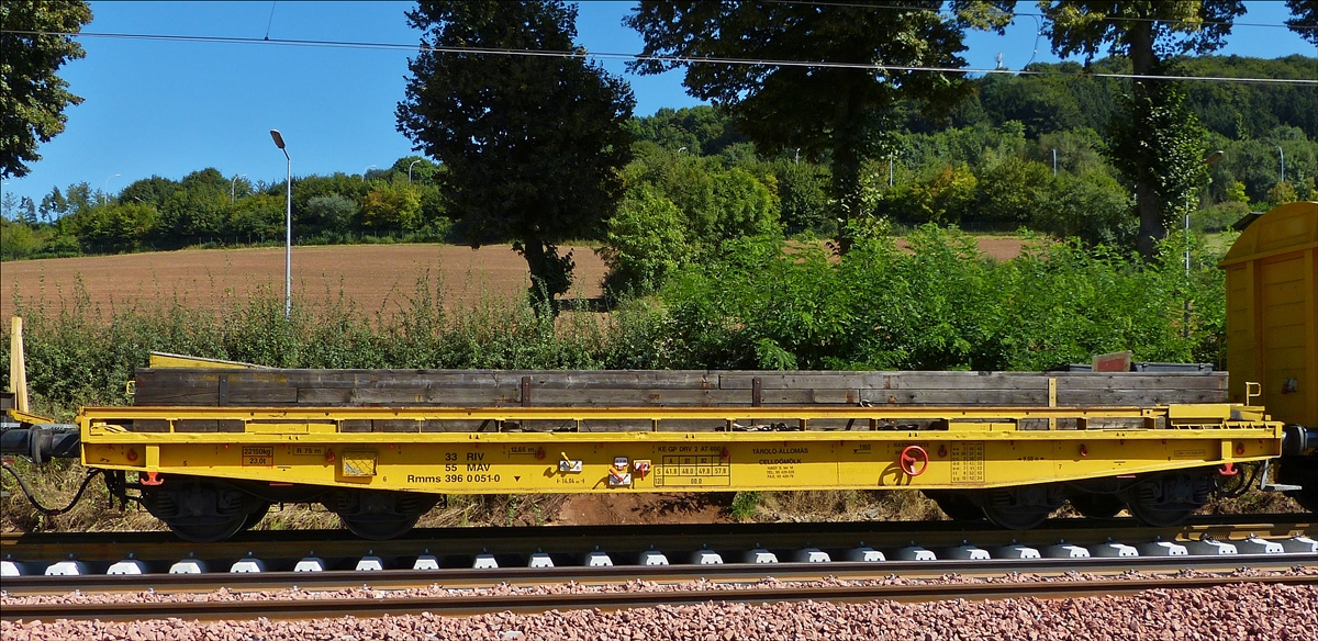 . Detailfoto des Gleisumbauzuges. Dieser Materialwagen war am Ende des Zuges eingereiht.  Schieren 06.09.2016.