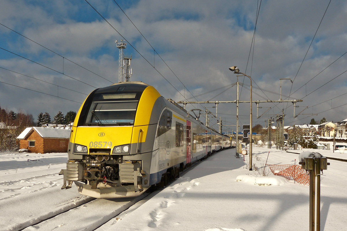 . Die Abstellgruppe am 17.01.2016 in Gouvy - Der SNCB AM 08 579 geniet zusammen mit einigen anderen Desiros die sonntgliche Ruhe im Bahnhof von Gouvy. (Hans) 