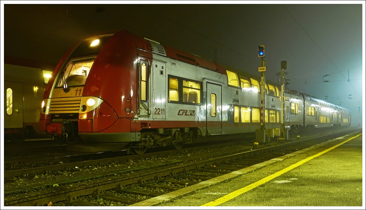 . Die Computermaus 2211 war am 10.12.2013 im nebeligen Bahnhof von Ettelbrck abgestellt. (Jeanny)