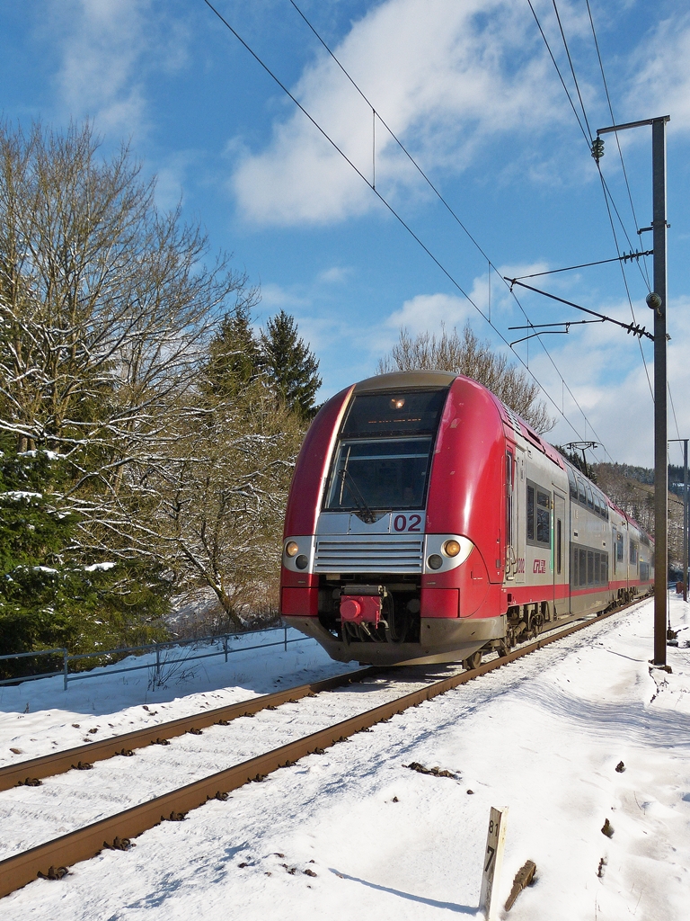 . Die Computermaus Z 2202 fhrt am 04.02.2015 als RE 3712 Luxembourg - Troisvierges ber die Nordstrecke zwischen Maulusmhle und Sassel. (Hans)