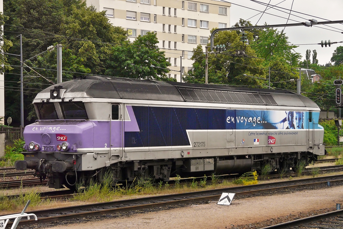 . Die SNCF Grodiesellok CC 72175 war am 19.06.2010 im Bahnhof von Mulhouse abgestellt. Sie trgt die tolle silber-blau-lila  en-voyage... -Lackierung. (Jeanny)