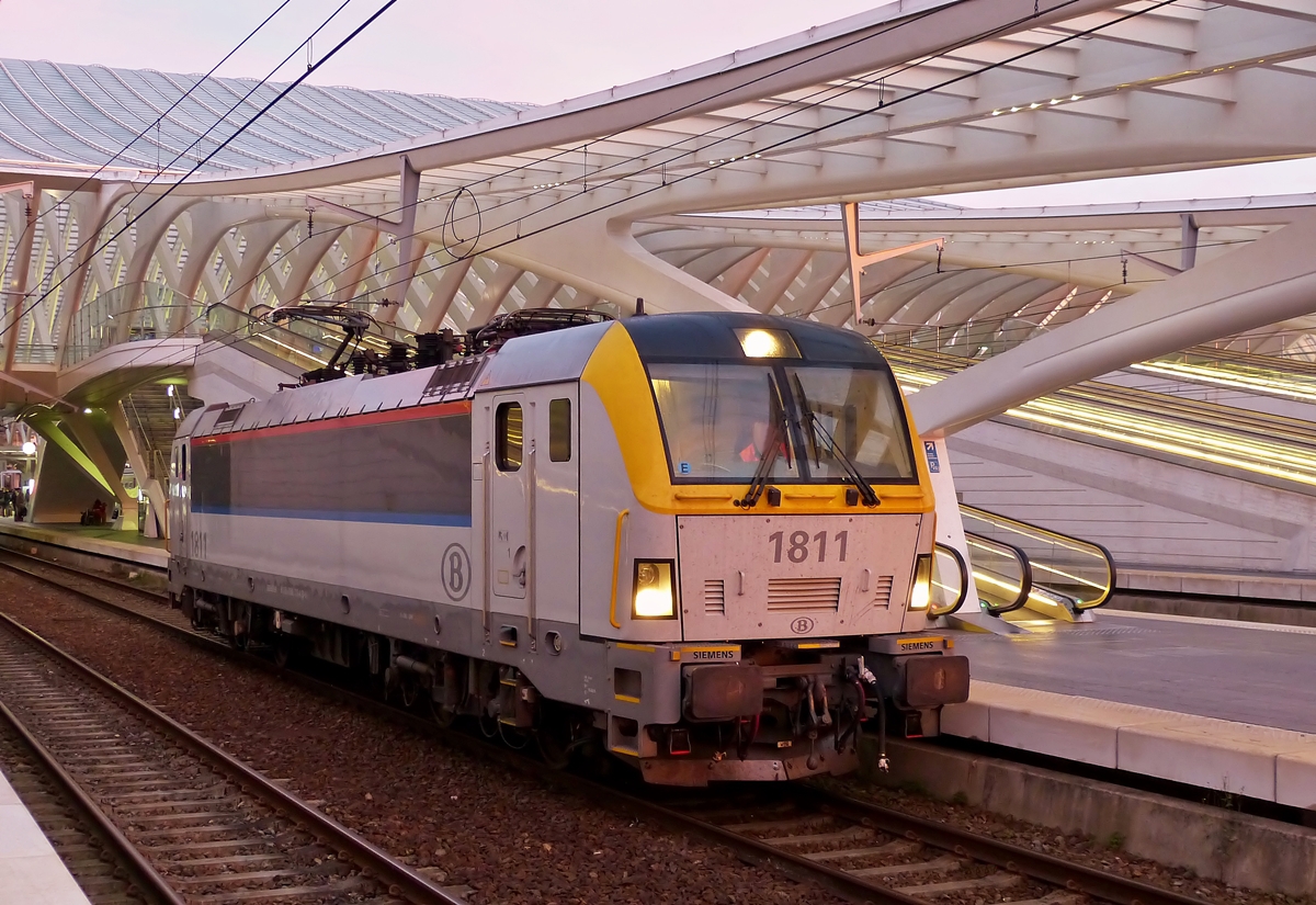 . Frh morgens stattete die HLE 1811 dem Bahnhof Lige Guillemins einen kurzen Besuch ab. 18.10.2014 (Hans)