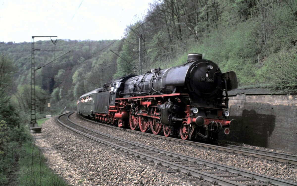 01 1066 auf der Geislinger Steige am 30.04.1994.