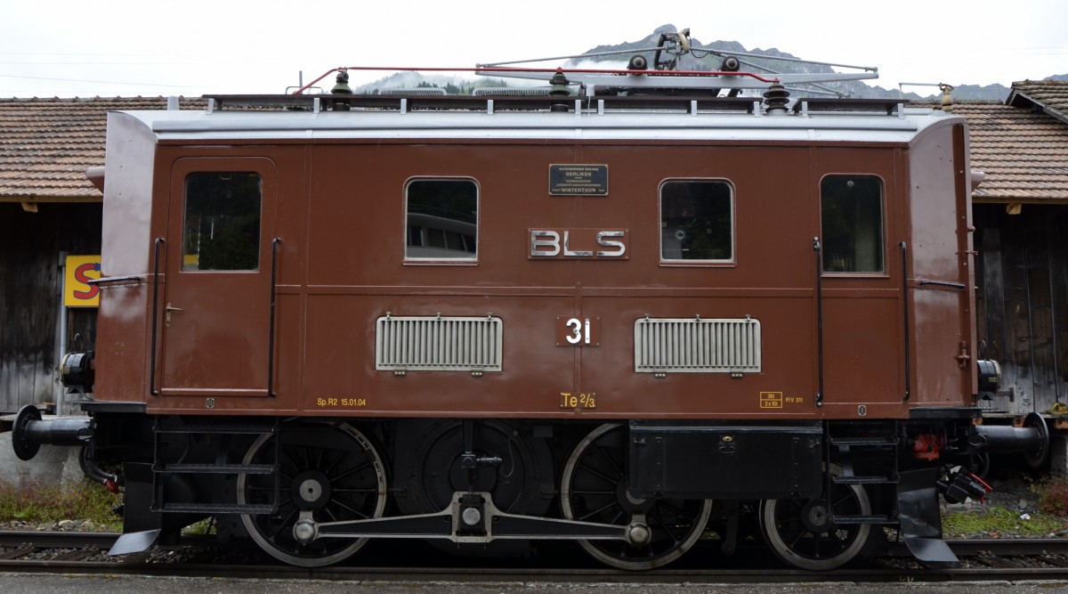 100 Jahre BLS: Te 2/3 Nr.31. Die Lokomotive entstand aus einer CFe 2/6.
Baujahr/Hersteller: 1925 MFO/SLM, 1956 Umbau zum Te 2/3 d.d. BLS Werkstatt Spiez.
LP: 8,13 m, Leistung: 2x147 kW/2x200 PS, Vmax: 50 km/h