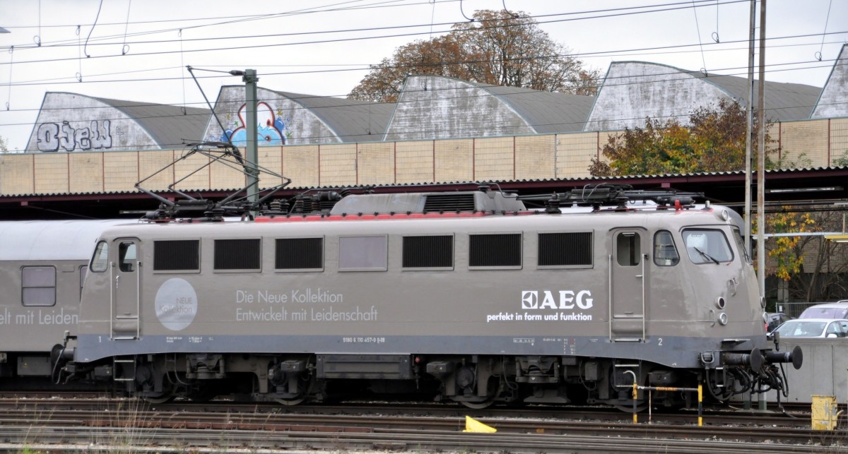 110 457-9 mit AEG-Zug in Ulm am 15.10.2010.