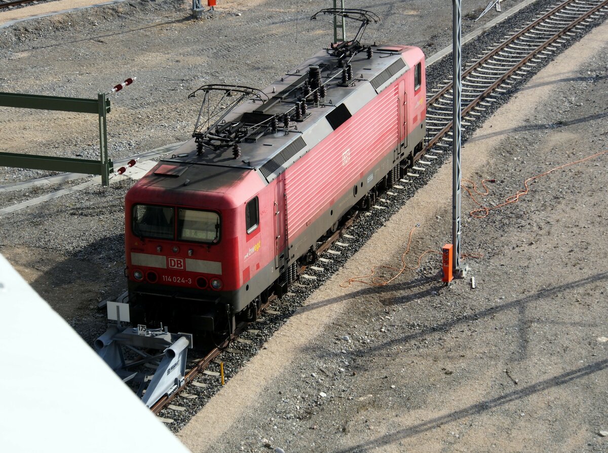 114 024-3 als Trafostation in Ulm am 08.02.2020.