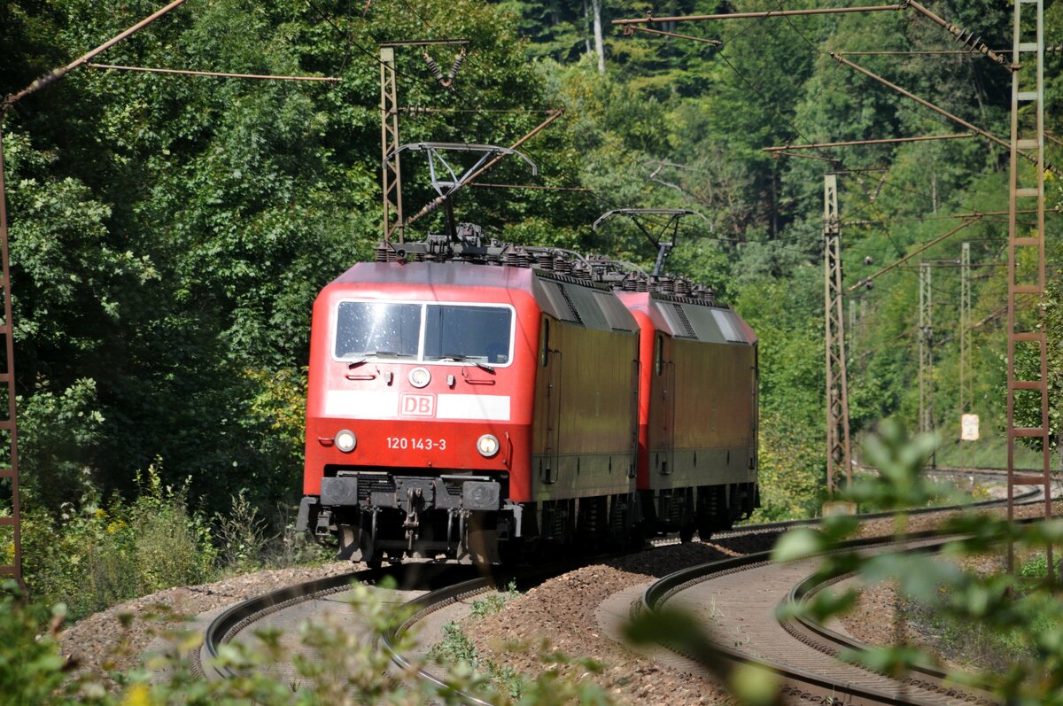 120 143-3 und 120 103-7 als Lokzug auf der Geislinger Steige am 11.09.2010.