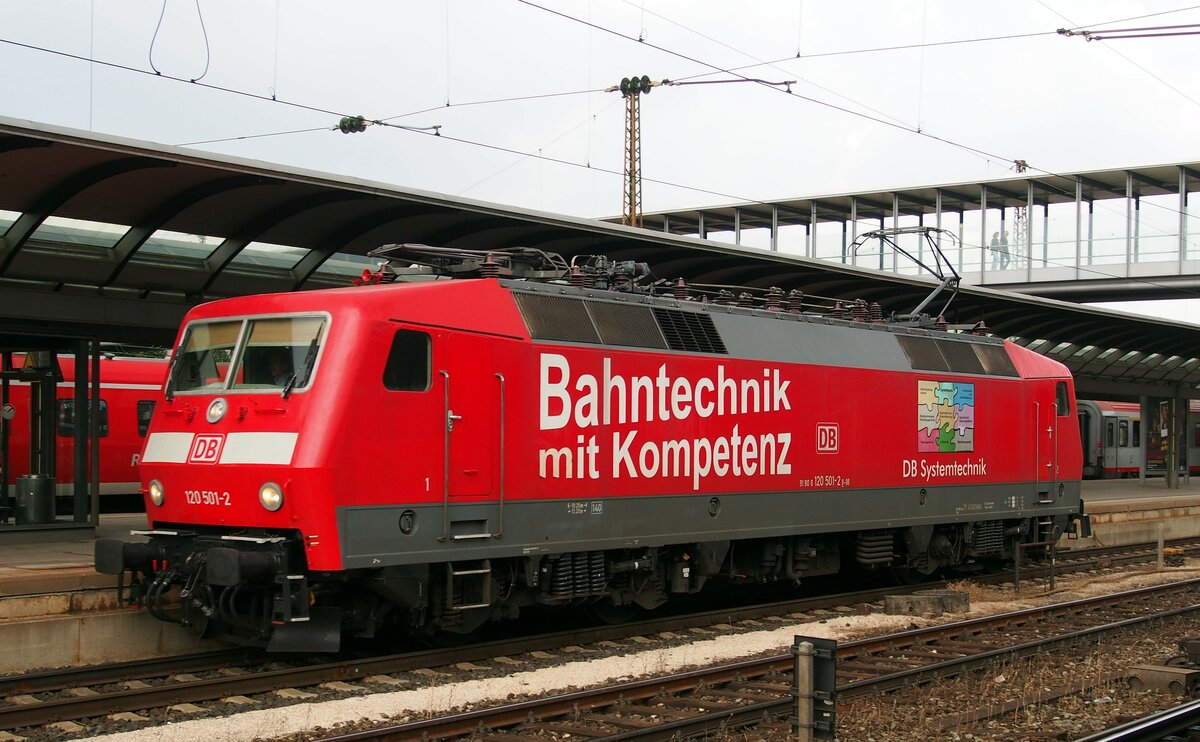 120 501-2 (91 80 6 120 501-2 D-DB) der DB Systemtechnik, ehemalige 120 001 fr Messzge in Ulm am 12.07.2014.