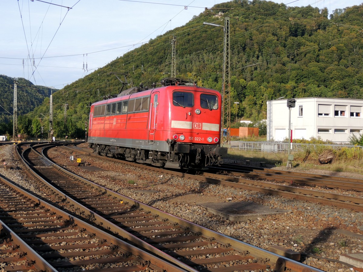 151 022-1 fährt zum Schubdienst in Geislingen an der Steige am 20.09.2012.