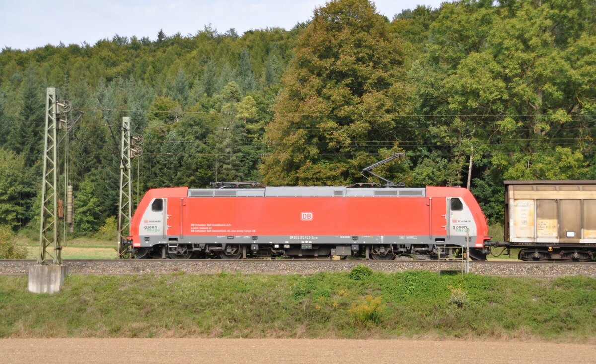 185 403-3 bei Amstetten am 20.09.2012. Die 9180 6 185 403-3 D-DB ist ein DB Schenker Green Cargo Joint venture von DB Schenker Rail Deutschland AG und Rail Scandinacia A/S Green Cargo AB.