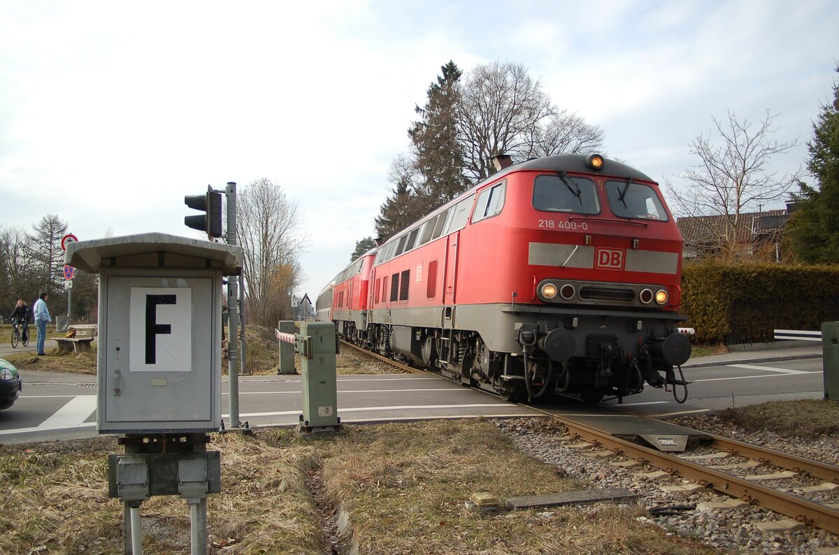 218 400-0 und eine weitere 218 mit SBB EC in Memmingen (EC von München nach Zürich) am 17.03.2009.