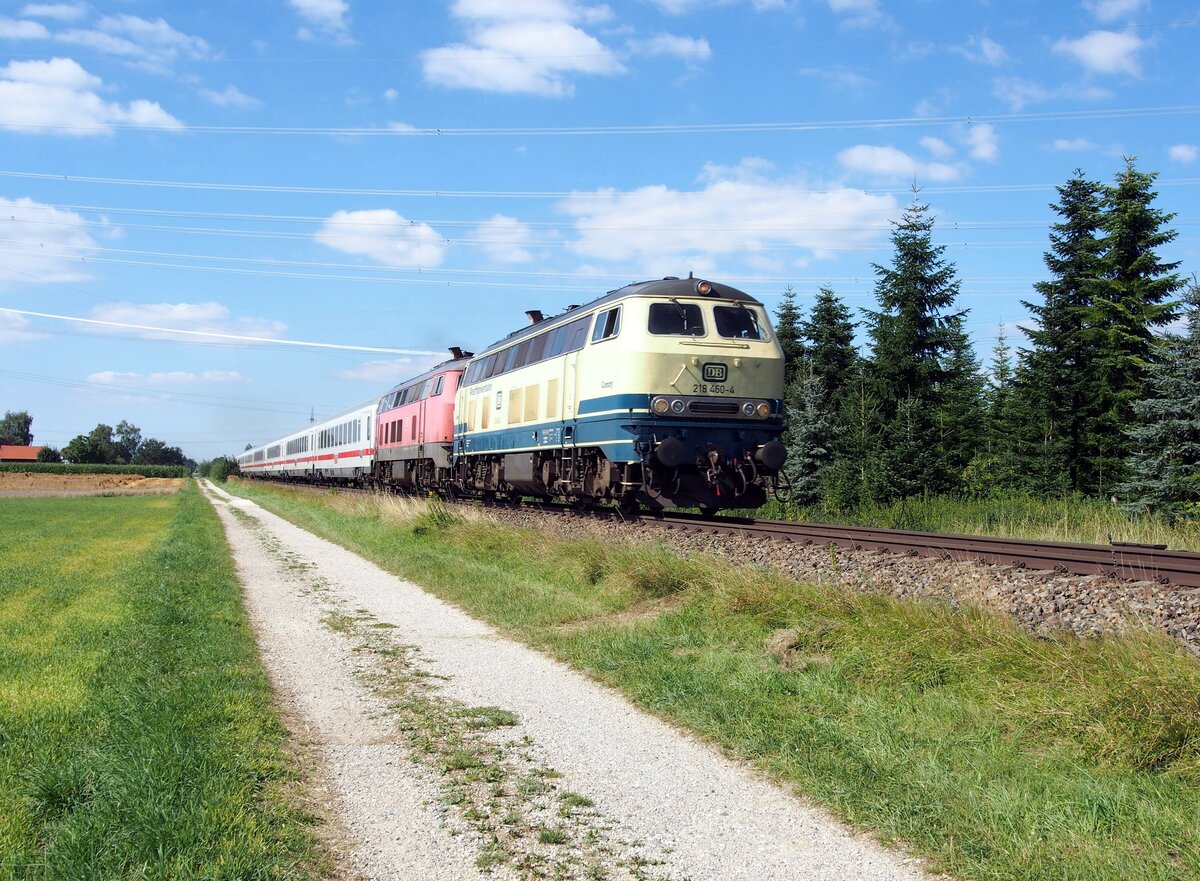218 480-4  Conny  und eine weitere 218 mit IC 2013 Allgäu in Bellenberg am 06.08.2020.