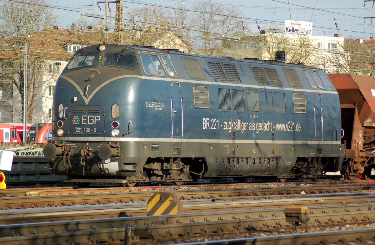 221 136-5 von EGP in Ulm am 13.04.2008.