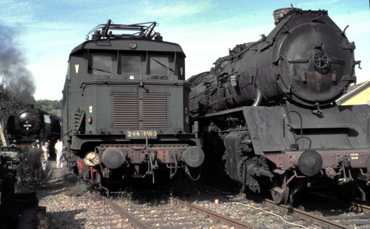 244 248-3 und 58 1616 in Hermeskeil im September 1992. 