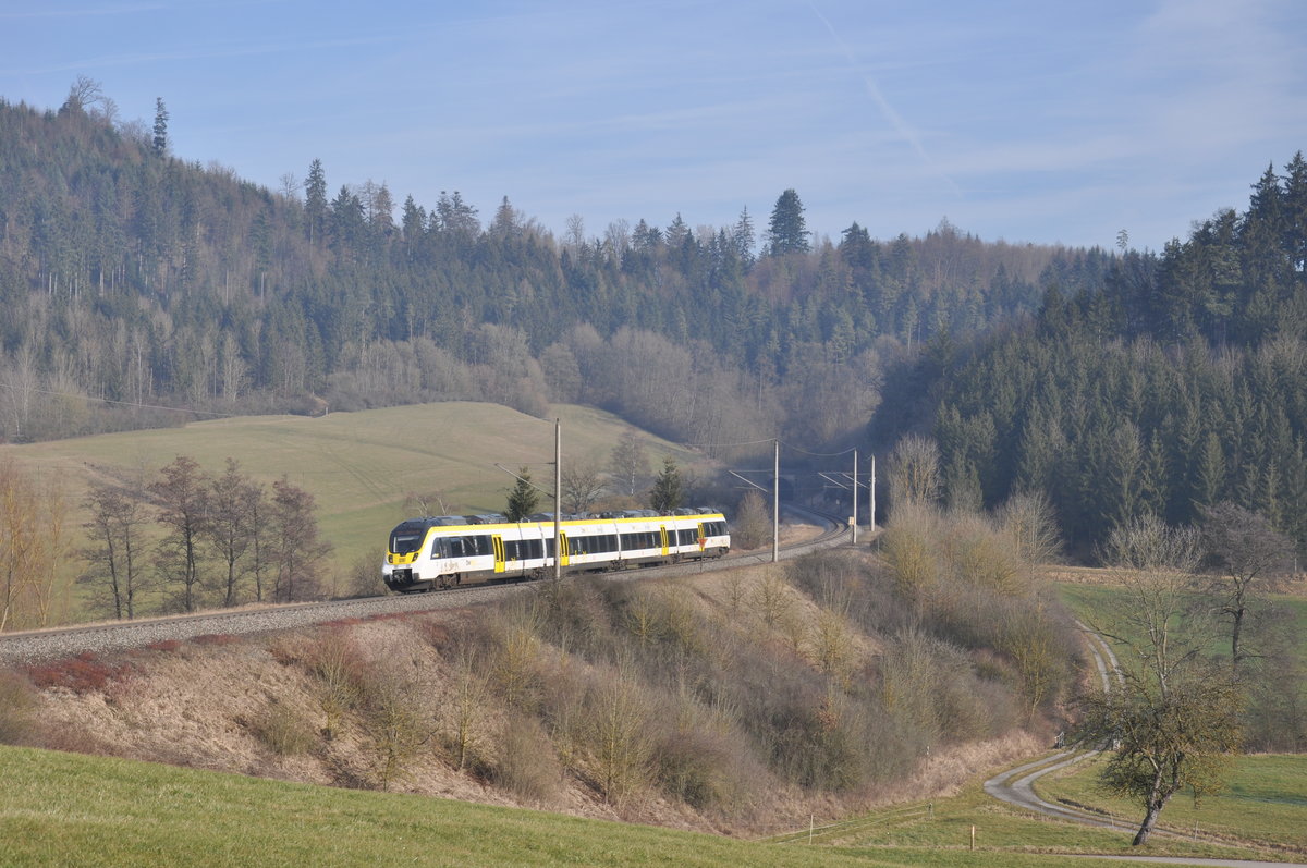 3442 202 war am 28.02.2020 als RB19 nach Stuttgart Hbf und konnte dabei bei der bekannten Fotostelle in Mittelrot festgehalten werden. 