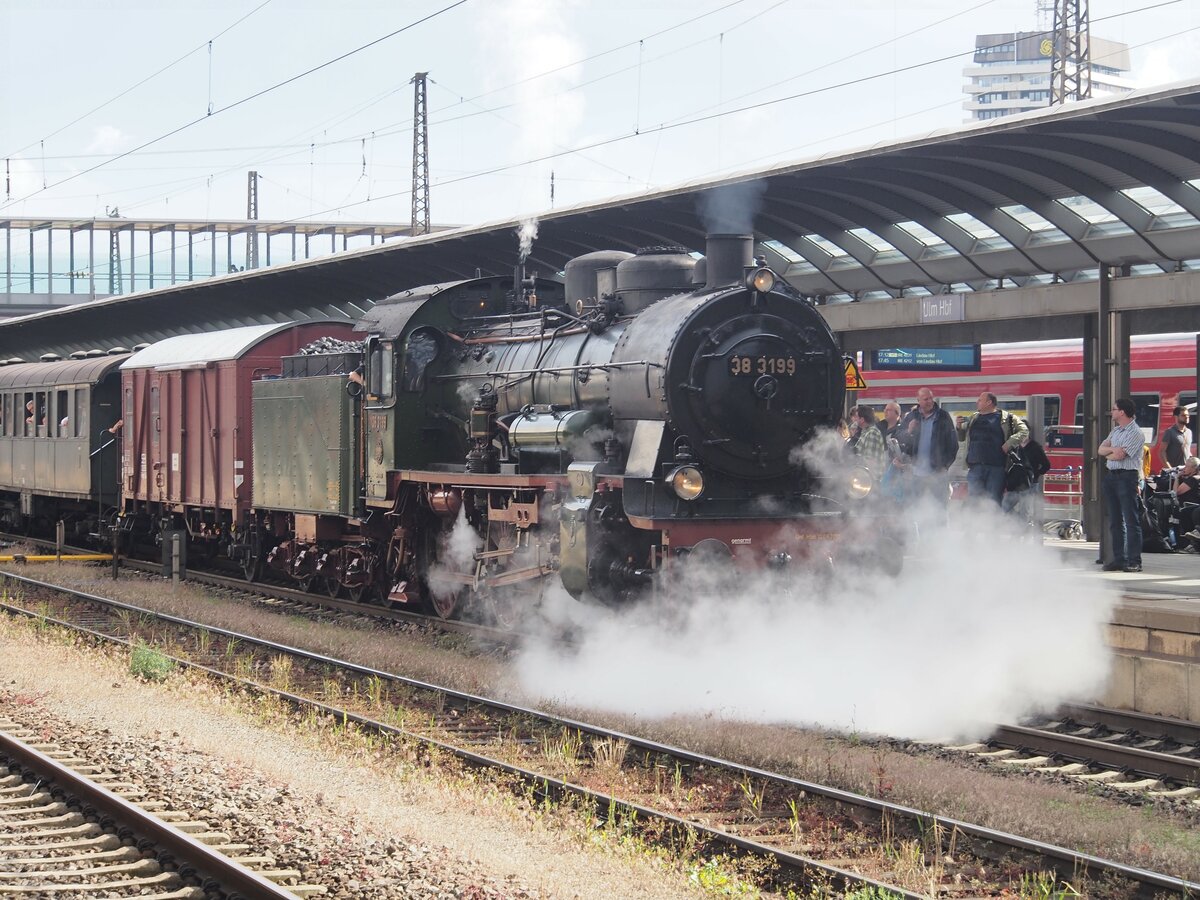 38 3199 mit Sonderzug in Ulm am 05.06.2016.