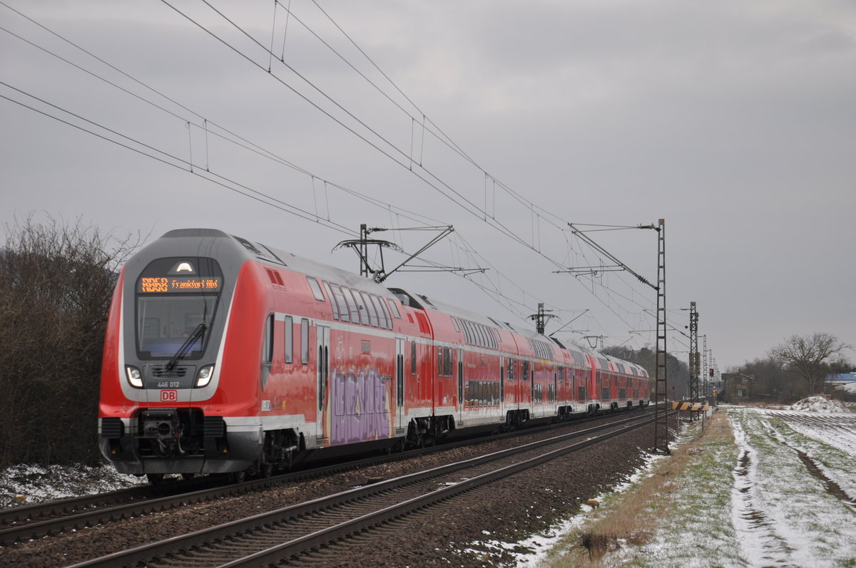 446 012 erreicht am 18.03.2018 als RB68 nach Frankfurt Hbf in Kürze den Bahnhof Bickenbach.