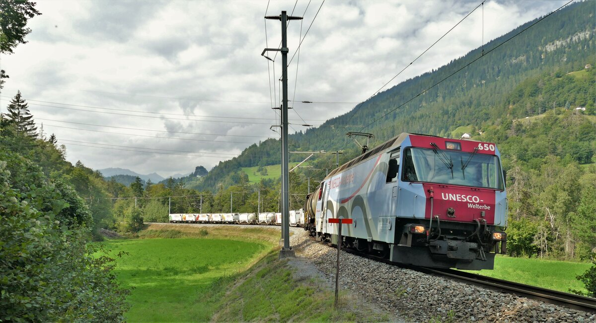 5140 mit Ge 4/4 III 650  Seewis-Valzeina  zwischen Bonaduz und Reichenau-Tamins. 10.09.2021