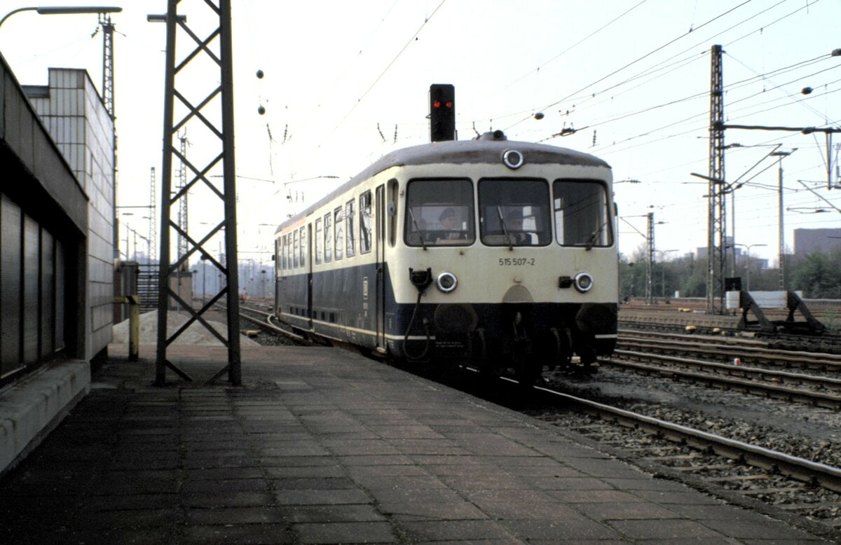 515 507-2 fährt in Braunschweig ein, am 28.04.1988.