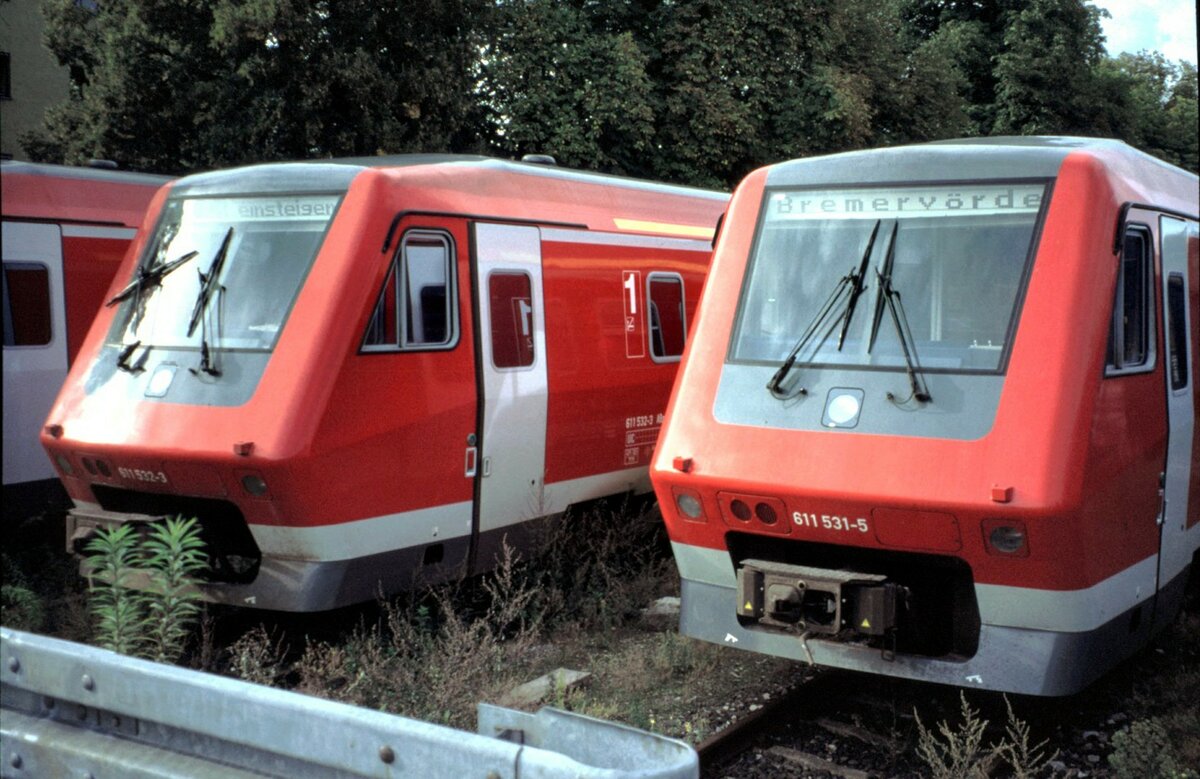 611 531-5 und 611 532-3 in Ulm am 13.09.1998.