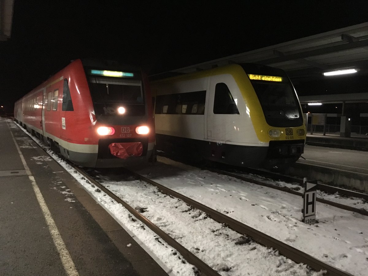 612 107 als Ire von Stuttgart Hbf nach Aulendorf. 

612 005 mit dem neuen Landesdesign abgestellt im Bahnhof Sigmaringen.
