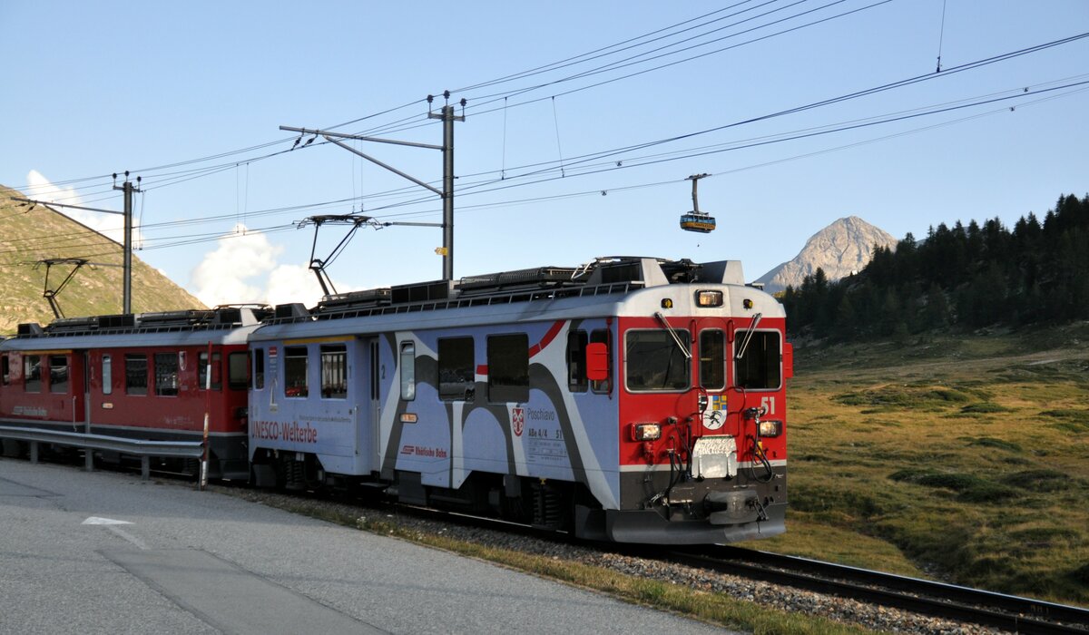 ABe 4/4 Nr. 51 und 53 auf dem Bernina Plateau am 27.08.2009.
