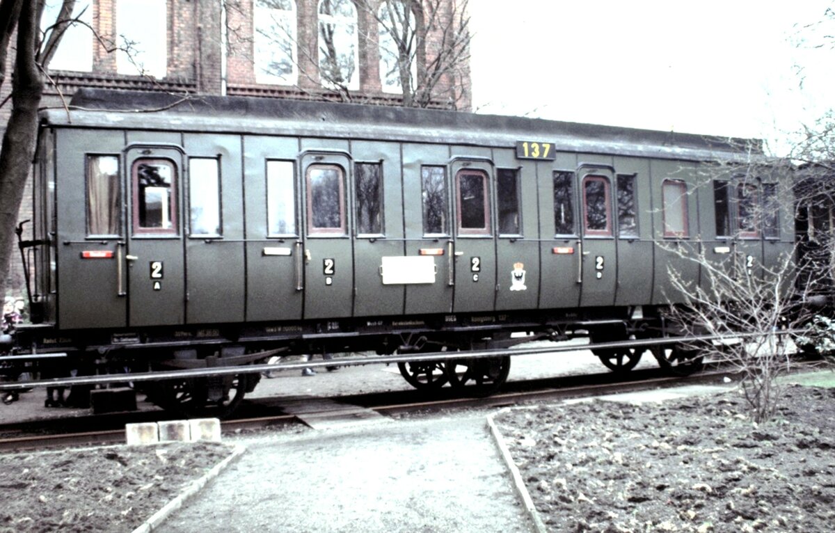 Abteilwagen B Nr.137 in Hannover-Leinhausen am 31.03.1978.